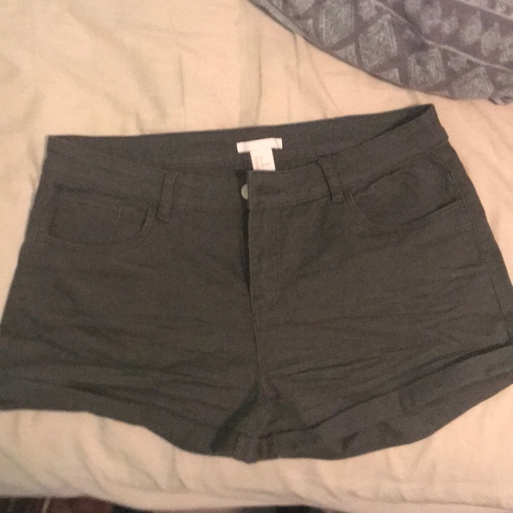 H&M olive green shorts
